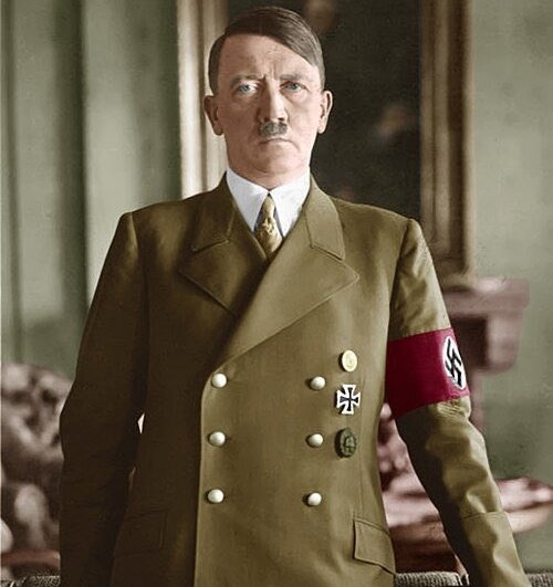 ¿Quién cometió más delitos contra la humanidad? 🤔 

#Debate #Historia