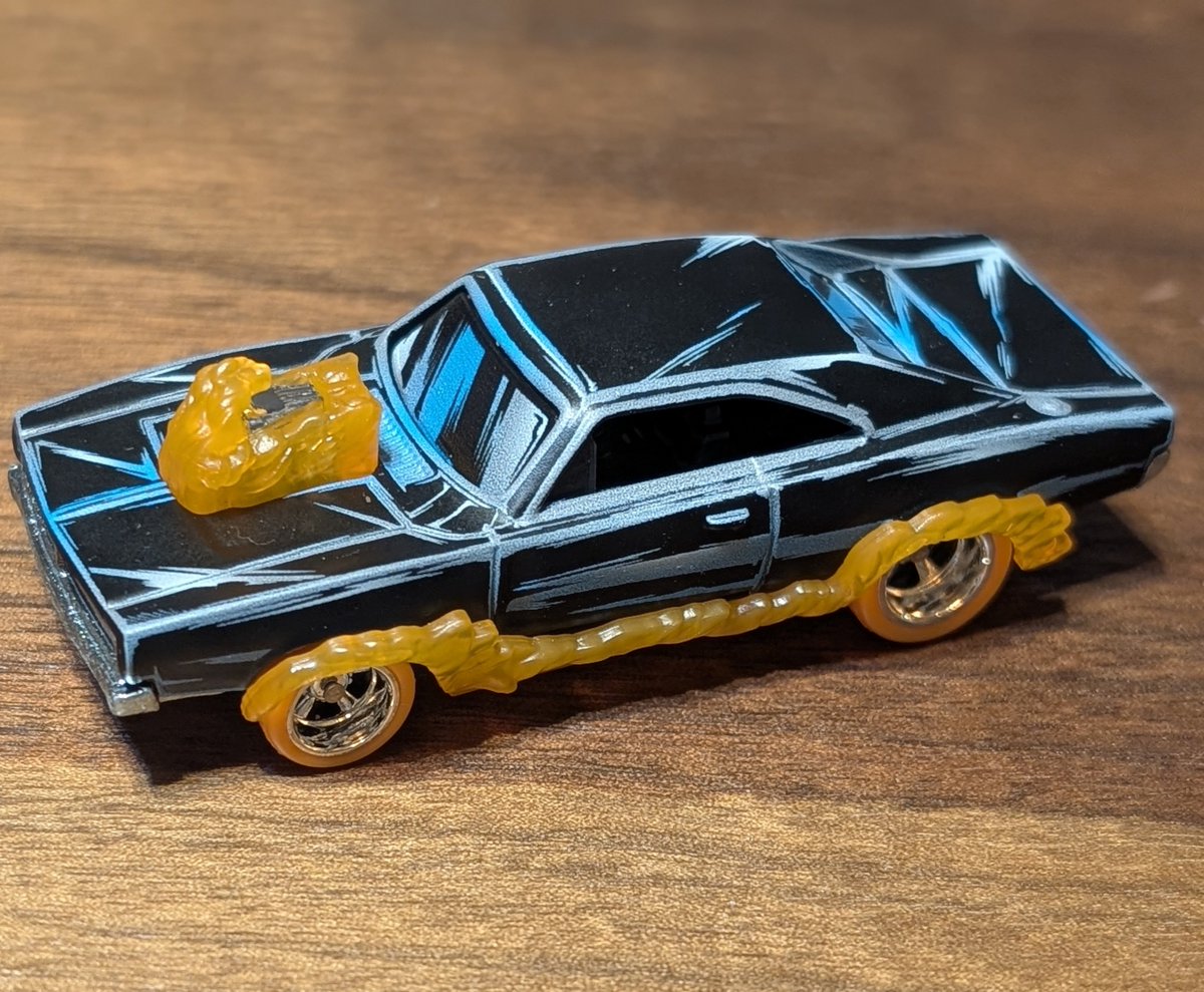 今回MAFEXカーネイジと一緒に購入したのがこのホットウィールのヘル