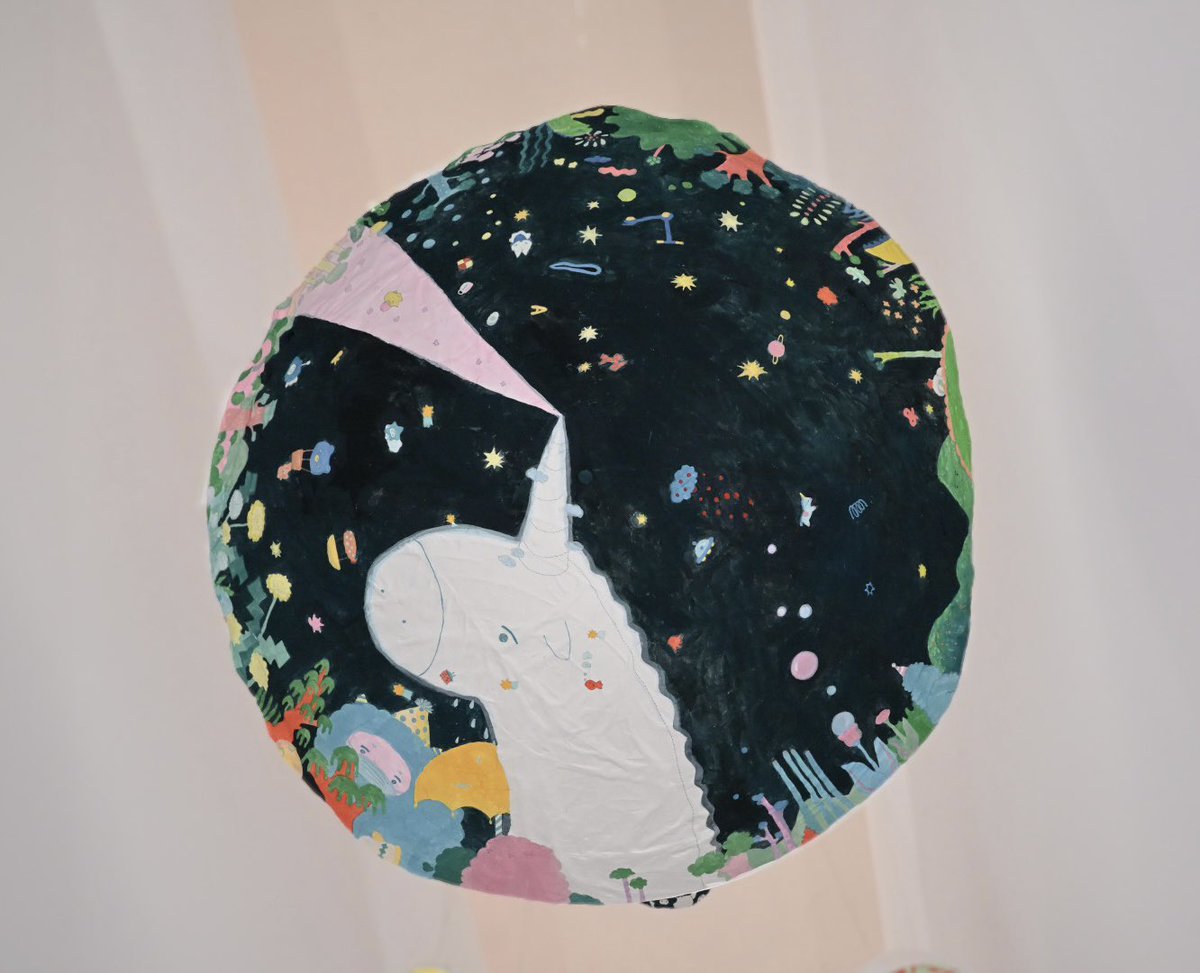 umi_kk101's tweet photo. 遅くなりましたが、卒業制作展が終了しました🦕
ちいさな宇宙を作ることができて幸せです！
寒い中足を運んでくださった方々、ほんとうにありがとうございました。
楽しんでくれているみなさんを直接見られたことも、賞をいただけたことも、全部がスーパーハッピーでした！💫
またお会いしましょー！ https://t.co/k0NOdSKJ8Q