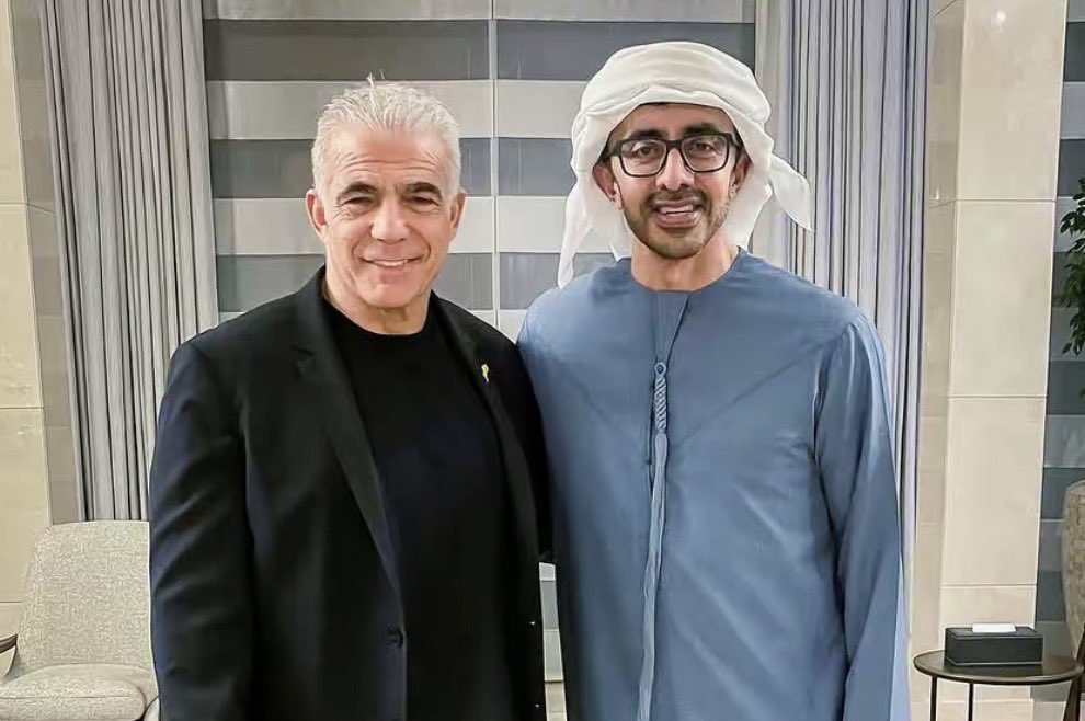 لقاء ودي وخاص بين وزير الخارجية الإماراتي ووزير الخارجية الإسرائيلي في أبوظبي، للاطلاع على سير العمل في مشروع تقسيم الدول العربية ودعم حركات الانفصال في المنطقة .
