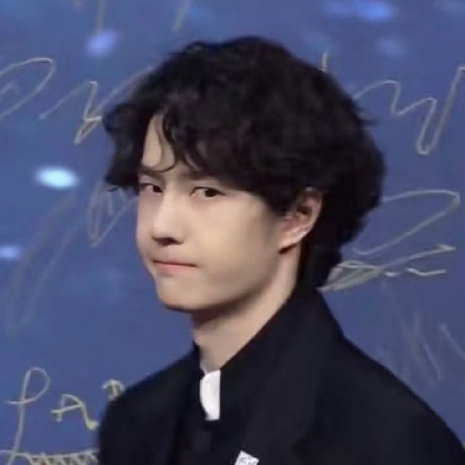 zaiinzam's tweet image. “ทำหน้าดีๆอ้วน กล้องจับอยู่”

“หึย พี่ฝากไว้ก่อนเถอะ ผุ้ชายคนนั้น”

“เป็นอะไร”

“ก้เขามองดี๊นี่”

“เขาแค่มอง”

“เขาขอคอนแทคด่วย!!! มาขอกับพี่ แล้วถามจะเอาป๊าใหม่มั้ย พี่โหเลย”

“ก็เลยหน้ามู่แบบนี้หรอ”

“จั้ยสิ พี่มีป๊าคนเดียวนะ”

“ป๊าได้ยินคงยิ้มทั้งวัน”

“อึย ดี๊ห้ามบอกนะคับ”