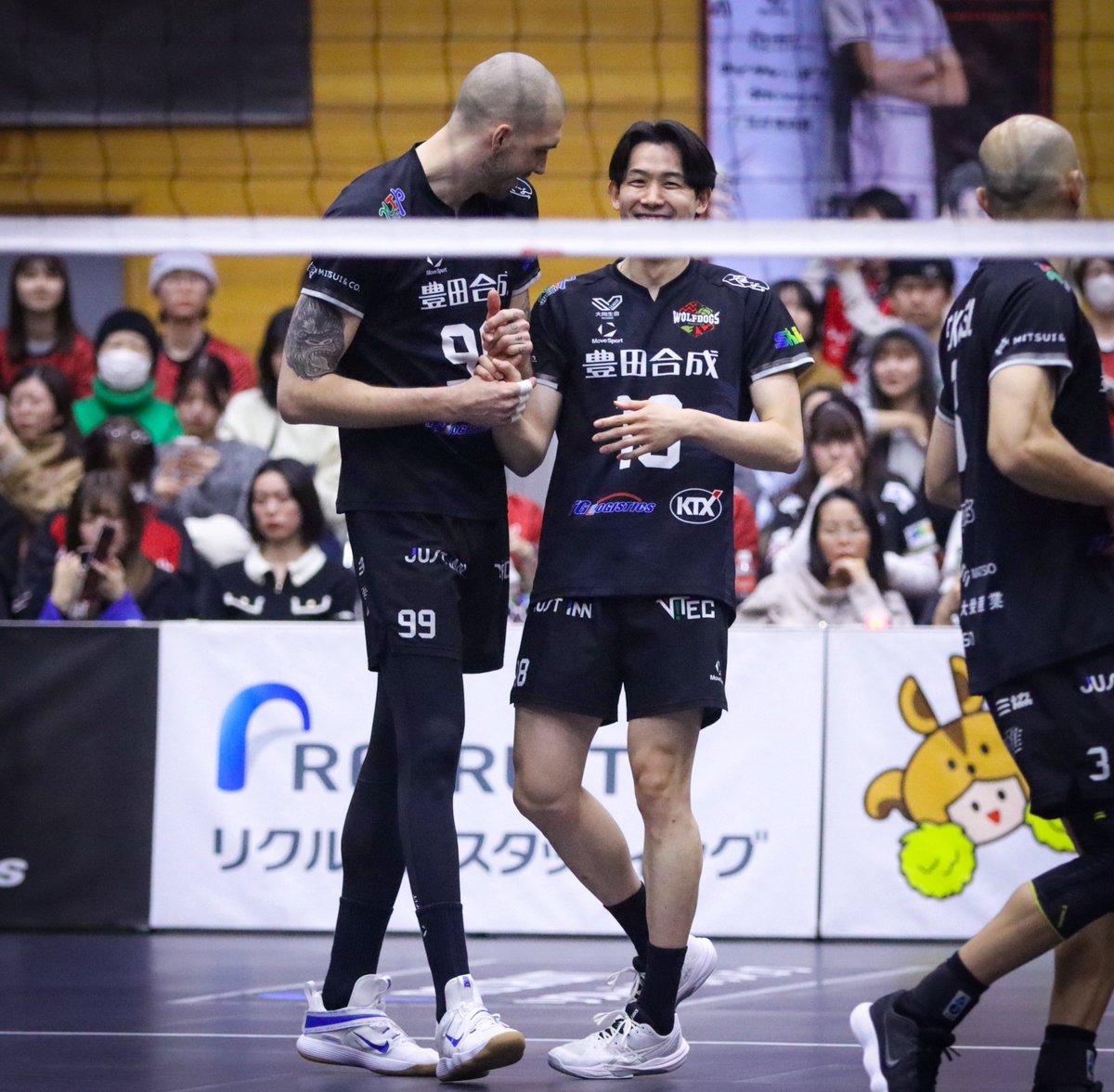 ニコニコしながら手を握り合っているのかわいいね☺️ずみ×のるび大好き!!