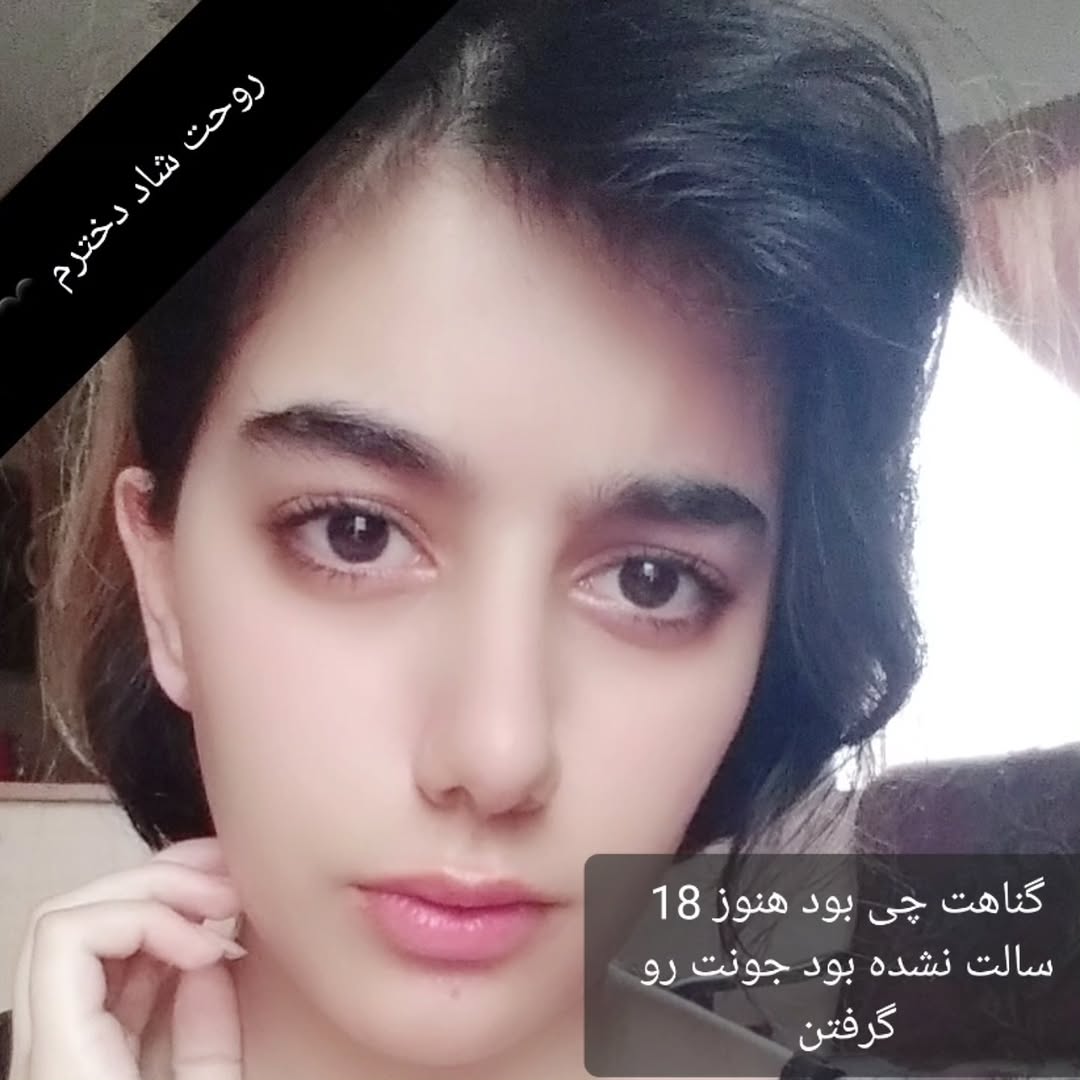 ranginkamaan's tweet photo. ساعاتی است که ویدیویی با عنوان تجاوز به مادر یکی از جاویدنامان قیام اخیر منتشر شده است.
اما جریان چیز دیگری است.
روی سنگ مزار تاریخ درگذشت، ۱۹ شهریور ماه ۱۴۰۲ نوشته شده است. پس ربطی به اعتراضات اخیر نداشته است.

ولی، پدر پریا (ونوس) منادی می‌گوید به خاطر اعتراض فرزندش به گرانی برایش یک پرونده سیاسی درست کرده‌ بودند.
ظاهراً این دختر به شکل مشکوکی جانش را از دست داده است. حکومت مدعی است که او خودکشی کرده، اما خانواده این ادعا را رد می‌کنند و از فردی نام می‌برند و او را قاتل دخترشان می‌دانند و خواهان مجازات او هستند.

در پی اعتراض خانواده، مادر پریا را مدتی بازداشت کردند. در ویدیویی دیگر ادعای تجاوز به مادر پریا مطرح می‌شود.

پریا منادی در رده‌های سنی، قهرمان کشور در یکی از ورزش‌های رزمی احتمالا تکواندو شده بود.

منبع ویدیوها صفحه خانواده پریا منادی است:
https://t.co/uBhKIHKtuw

حقیقت این ماجرا که علت مرگ پریا منادی چه بود، قطعا باید روشن شود و به دادخواهی این خانواده رسیدگی شود.
به خصوص اگر ماجرای تجاوز به مادرش صحت داشته باشد...