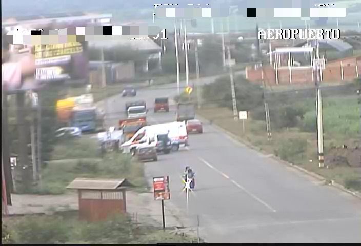 #Loja | Se reportó un siniestro de tránsito en Catamayo, sector El Tejar, vía a Cariamanga, aproximadamente a 200 metros del aeropuerto, donde una motocicleta y un vehículo se vieron involucrados.

Desde el <a href="/ECU911_/">ECU 911</a> se coordinó con <a href="/Salud_Ec/">Ministerio de Salud Pública 🇪🇨</a> 🚑 y <a href="/PoliciaEcuador/">Policía Ecuador</a> 🚓 para la