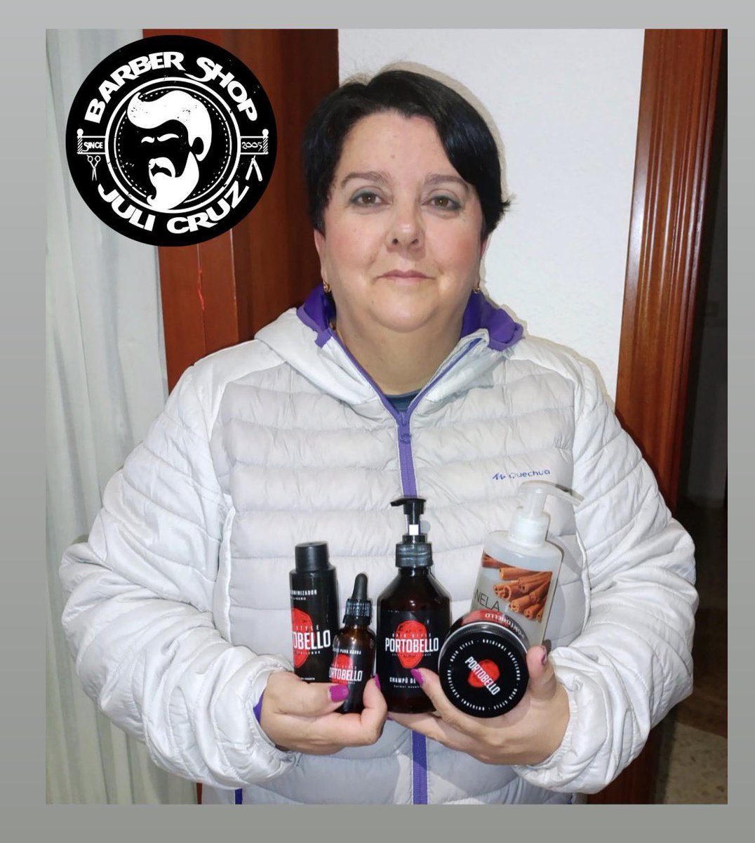 AscVida's tweet image. La familia #Porras sigue recogiendo regalos del sorteo de las papeletas del club; Este caso un lote de productos de la marca; #PortobelloGentlemanExtremadura🔴 donado por @PeluBarberJuliCruz💈✂️