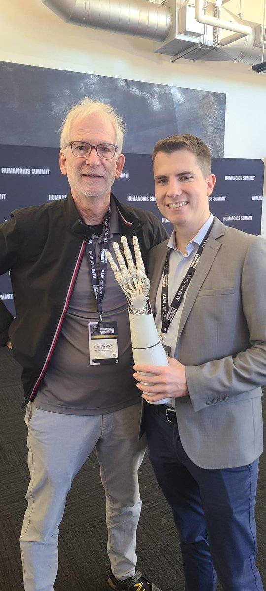 This unique hand design has been stitched in my heart since meeting <a href="/benedektasi/">Benedek Tasi</a> at the Humanoid Summit

The novel manufacturing approach deserves a thread🧵