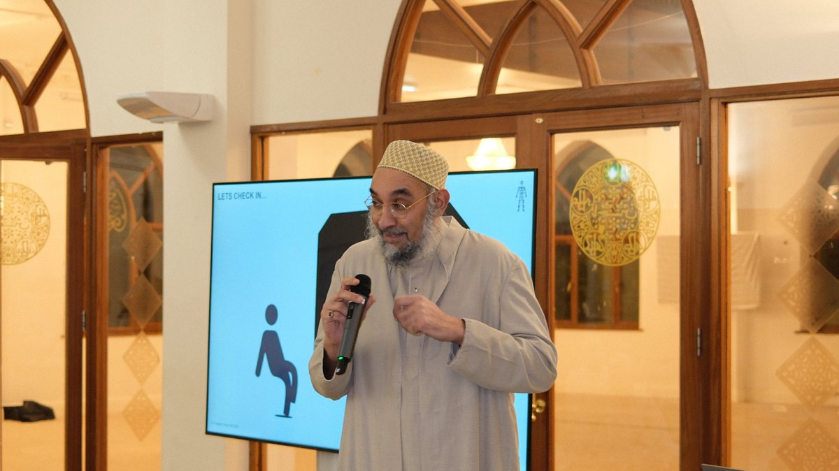 Bohras_UK's tweet image. In #Bradford, the @Dawoodi_Bohras came together to mark #WorldCancerDay with cancer awareness sessions &amp;amp; a @macmillancancer bake sale.
Healthcare professionals shared guidance on prevention, early signs, and available support, equipping attendees with practical knowledge.