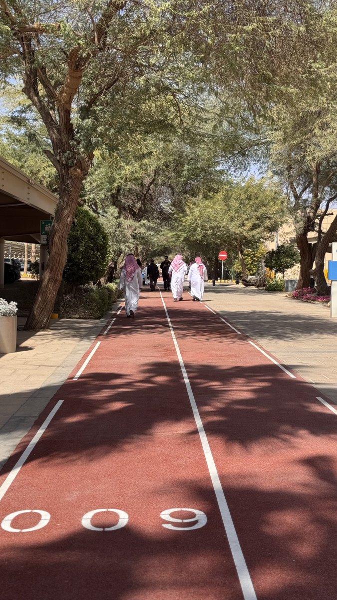 NNU1i's tweet photo. الصيف كانه رجع بدري ؟ https://t.co/BPWsDbqSTF