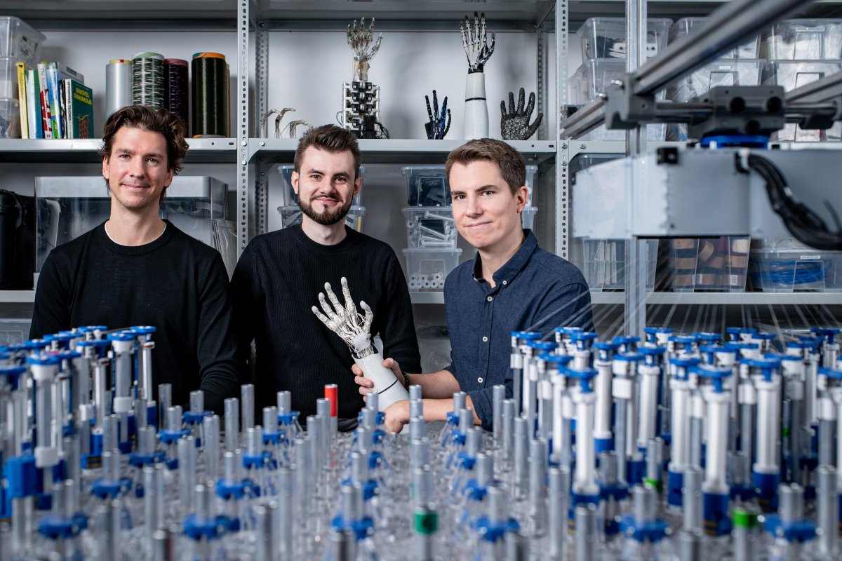 🚨 BREAKING:

<a href="/AllonicRobotics/">Allonic</a> raised $7.2M for robotic body manufacturing! 😮‍💨

That's the Hungary's largest pre-seed round. 🇭🇺

Budapest-based Allonic just raised $7.2M in pre-seed funding, the largest ever round of its type in Hungary, to solve the hardware bottleneck in
