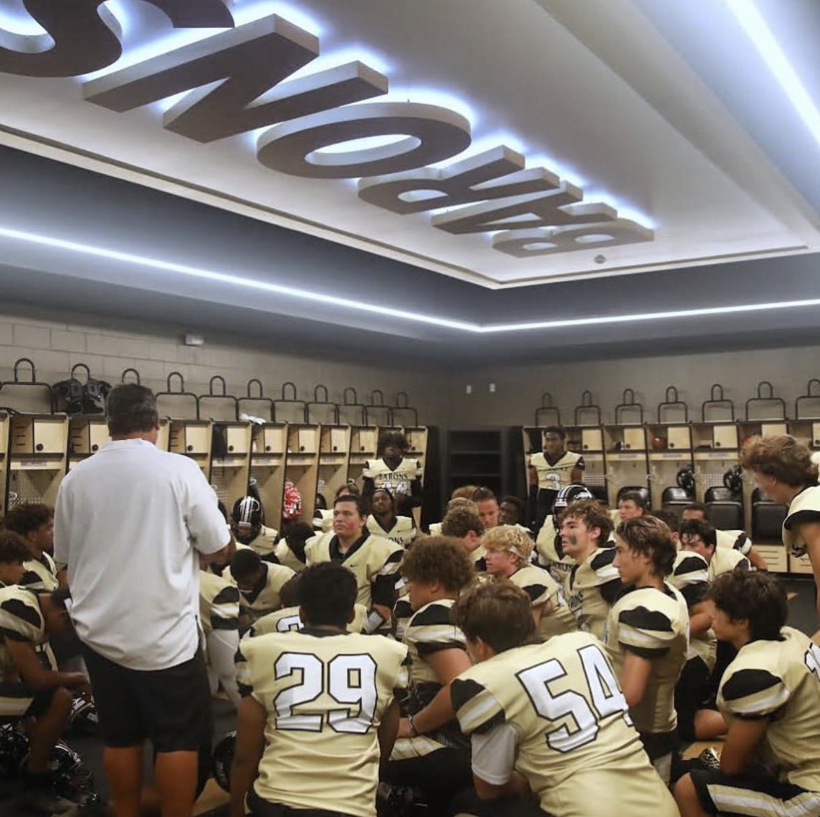 anthon_ing18's tweet photo. After much prayer and consideration, I have transferred to St. Petersburg Catholic. @CoachJesse18 is building something special and I’m so excited to be a part of it. Let’s get to work. Go Barons!

@SPCBaronsFB @CoachMattMerr @CoachJohnsonSPC @SpinItAthletics @StephenGarcia https://t.co/UA7g2TFCoR