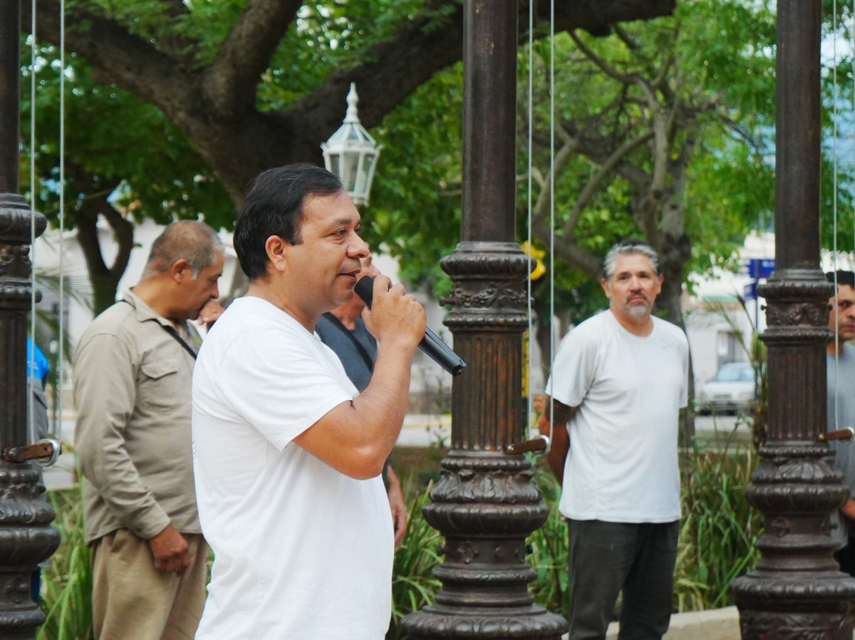 ACOMPAÑADOS por los verdaderos GUARDIANES de las calles, disfrutamos de un nuevo ENCUENTRO PATRIO junto al equipo de la dirección Gral. de SEMAFORIZACIÓN. 

TRABAJAMOS con una mirada 360, integral y transversal. 
GRACIAS por el ENCUENTRO de hoy.