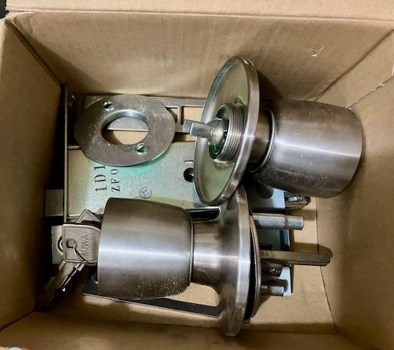 ドアノブをもらえることになった。数年前にホームセンターで買ったもの