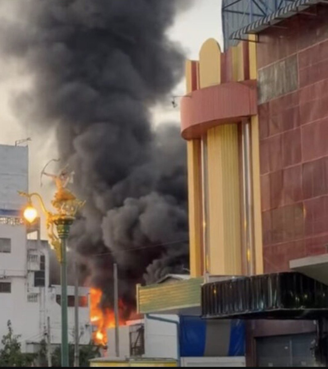 ด่วน!! เกิดเหตุเพลิงไหม้ ข้างโรงเรียนฮั่วเคี้ยว กลางเมืองขอนแก่น ตอน 18.00 น.