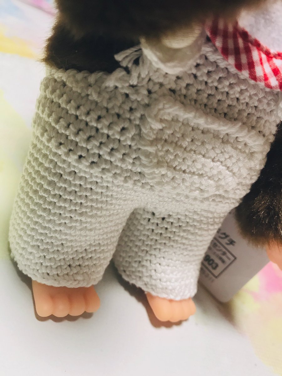 ウシマルカラー に染めたニットなモンチッチも🧶 ニットにPVCの靴が