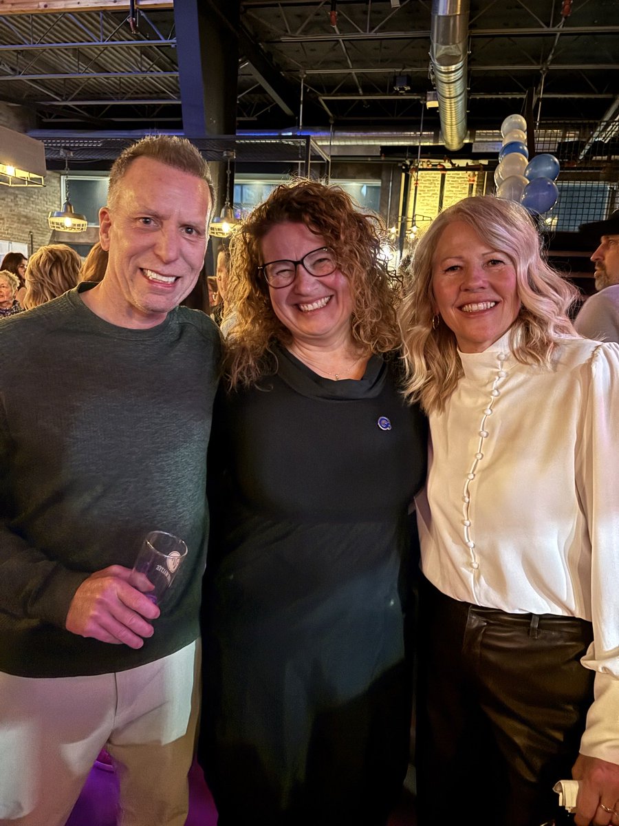 Fondée en 1985 par un groupe de bénévoles, la Société Alzheimer du Saguenay-Lac-Saint-Jean célèbre ses 40 ans d'existence cette année. C’est sous la présidence d’honneur de M. Daniel Giguère, pdg de la Voix Maltée, que s’est récemment tenu le cocktail-bénéfice. 

Il s’agit d’une