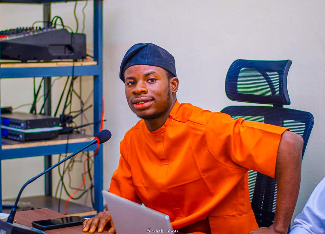 CORNERSTONE_5's tweet image. The guy you admire in his field!
#Media
#Iwork