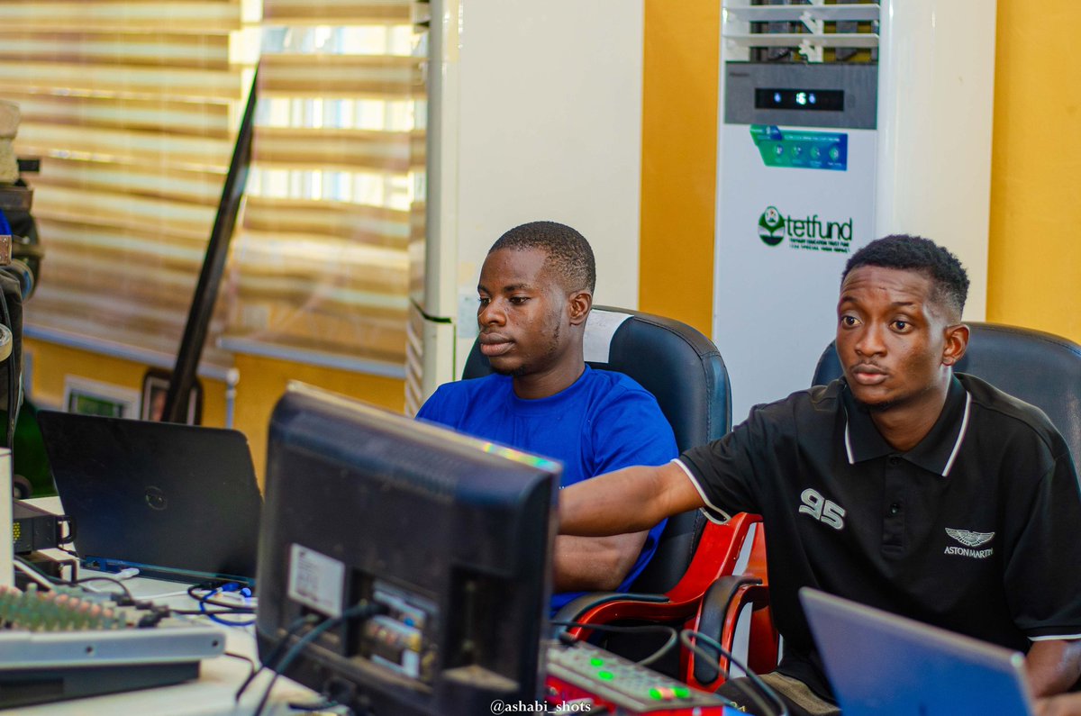 CORNERSTONE_5's tweet image. The guy you admire in his field!
#Media
#Iwork