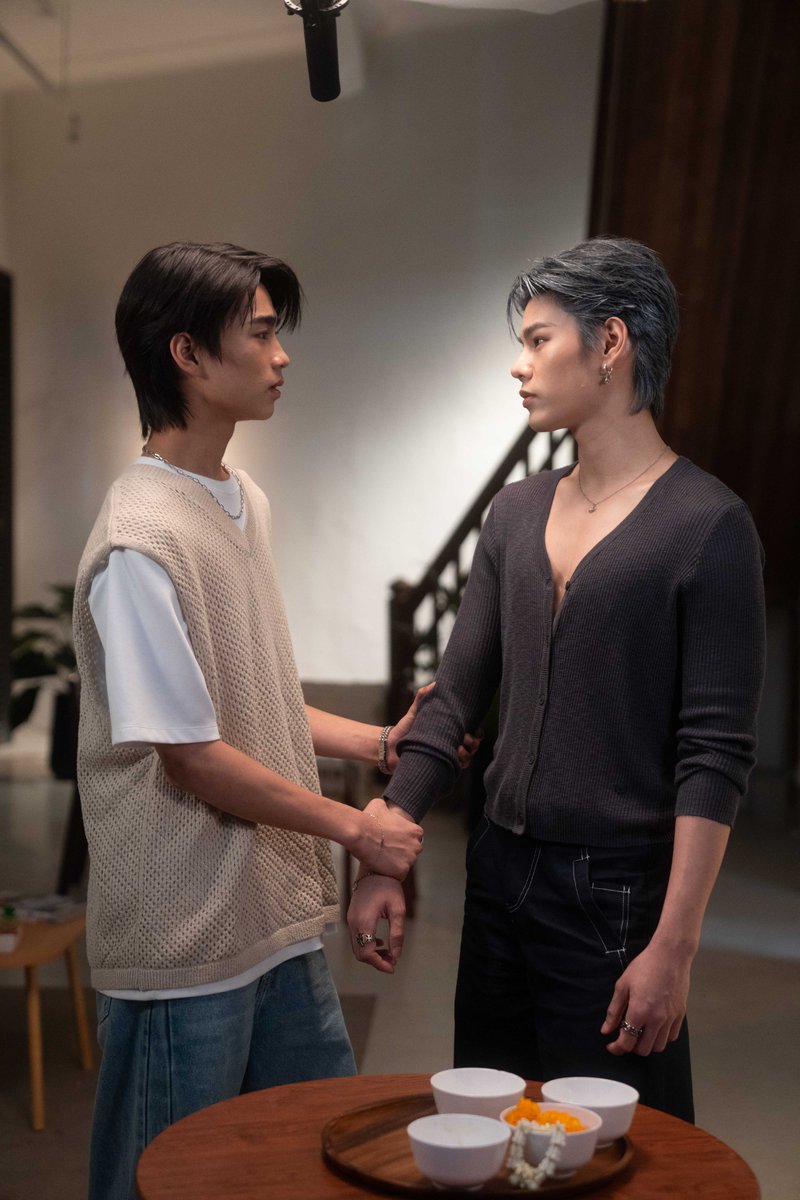 ผีทำให้กลัว 🤭👻 แต่เธอทำให้ใจเต้น
Ghosts give me chills, 🤭👻 you give me butterflies.

#แวนรักคุณ #VannRakkhun 👻😈
#อีกาจ้องจะแชะ #SnapdumpTheCrowClub 📸

#อีกาสมาคม
#TheCrowClub
