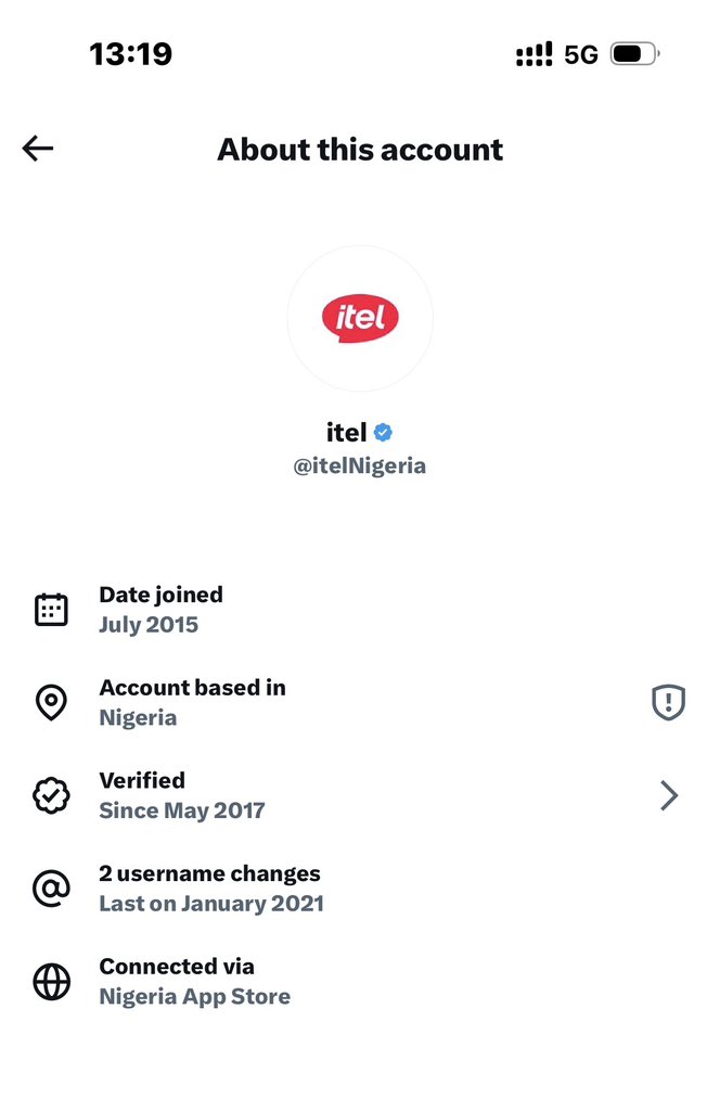 AYOxxvii's tweet image. “Best smartphone” but na iphone una dey use💔