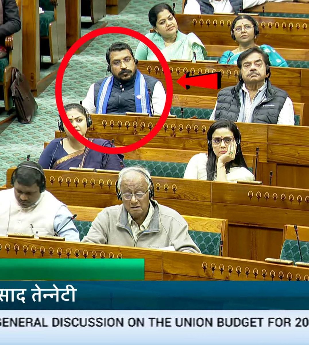 आज संसद में सदन की कार्रवाई के दौरान नगीना सांसद चंद्रशेखर आजाद अभिनेता शत्रुघ्न सिन्हा के पास बैठे नजर आए #bhimarmy #ChandrashekharAzad #ParliamentSession #parliament