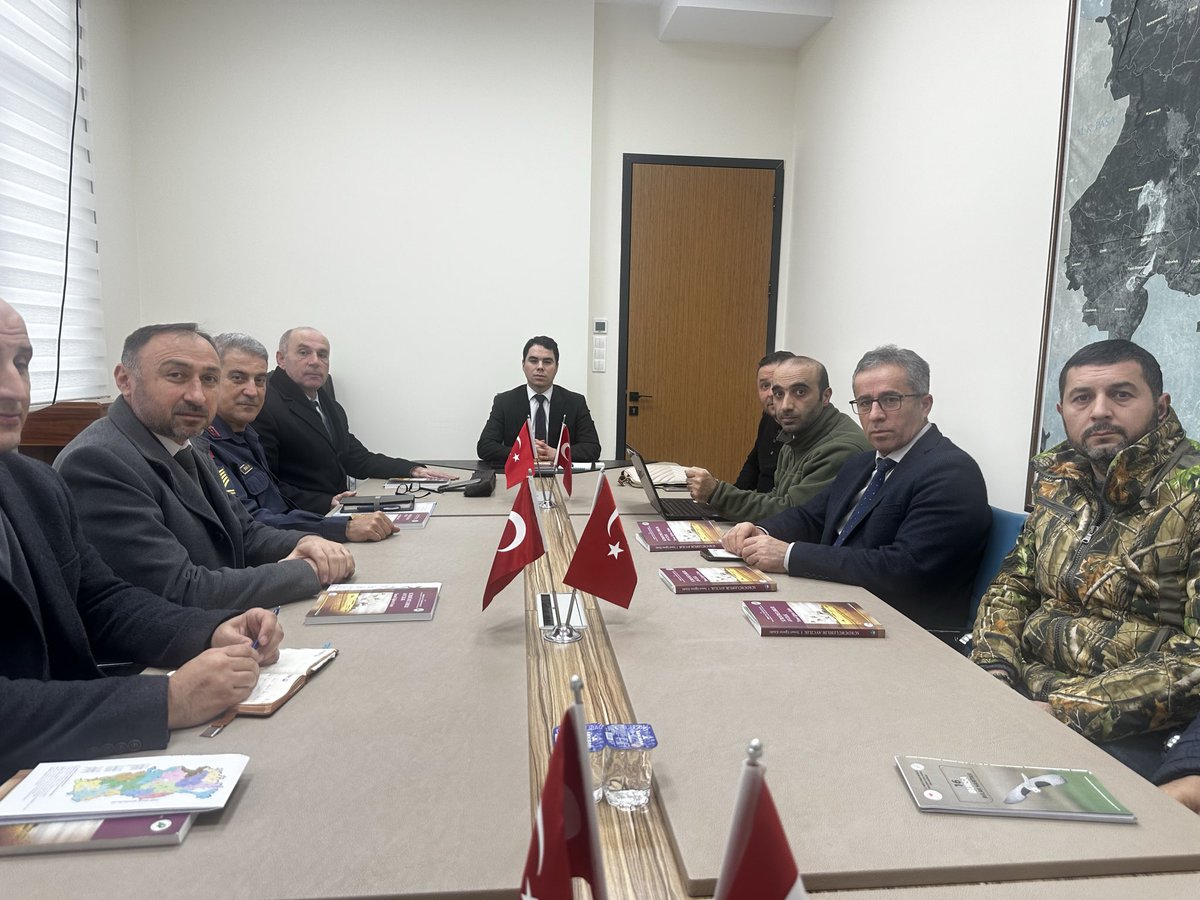 2026–2027 av dönemine ilişkin İlçe Av Komisyonu Toplantısı, Kaymakamımız Sn. Muhammed Furkan Tuna başkanlığında, ilgili kurum amirlerinin katılımıyla gerçekleştirildi. Toplantıda; yasaklanan av hayvanları,