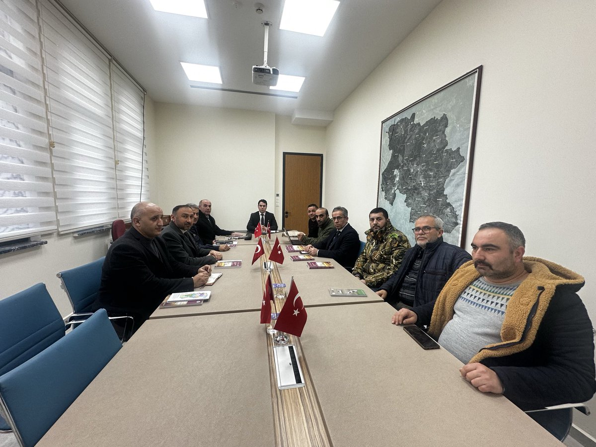 av gün ve süreleri ile avlanma limitleri başta olmak üzere mevzuat hükümleri doğrultusunda değerlendirmeler yapılarak kararlar alındı. Doğal yaşamın korunması ve sürdürülebilir avcılık anlayışı çerçevesinde yapılan toplantı verimli bir şekilde tamamlandı.