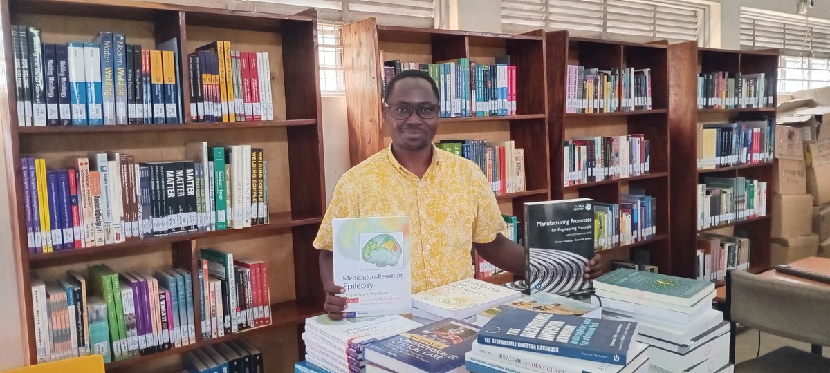Muni_University's tweet photo. 📚 @MuniUniLibrary  has received another consignment of brand-new textbooks from @BookAidInt (London),worth 200M+, covering Medicine, Engineering, Management, Nursing, Education, IT, AI-driven social media &amp; Sociology. 
— Moses Samanya, Assistant Librarian https://t.co/YfHfIFnd0E