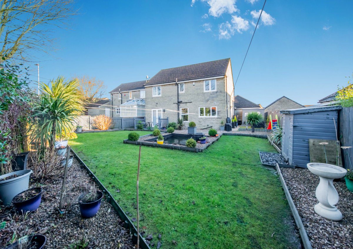 robertwatts_'s tweet photo. Incredible family home for sale 🏡 

📍 Winscar Avenue, Clayton Heights, Bradford, BD6 
🛌 Four bedrooms | 🛁 Two bathrooms 
🚗 Spacious driveway 
🌿 Beautiful gardens 

See more and book a viewing with us today⬇️ 
🔗 https://t.co/KF0yzVJpN4 https://t.co/LtlsU0rqXj