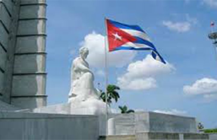 MINSAPCuba's tweet photo. ✊🇨🇺“Yo no soy idealista, sé que vamos a vivir tiempos difíciles, hemos vivido tiempos difíciles, estos en particular son muy difíciles, pero los vamos a superar entre todos, con resistencia creativa, con el esfuerzo y con el talento de todos los cubanos(...)”. 🗣️ @DiazCanelB https://t.co/t29MbBs8eD