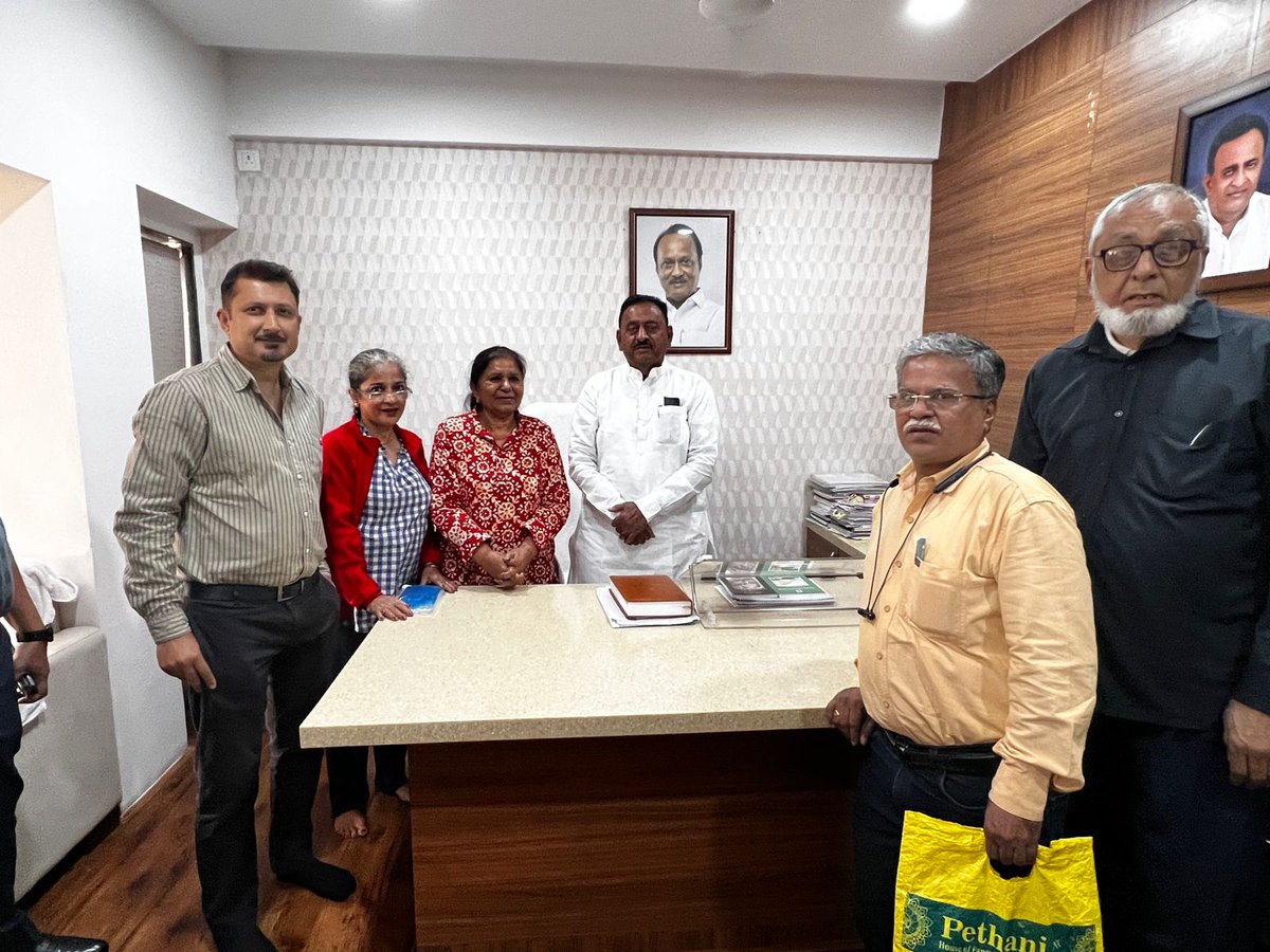 jugnumanhas's tweet photo. Meeting with HonBabasaheb Patil Minister of Coop and Textiles, for Corruption in CHS
@AndheriLOCA @yariroadbachao @MinOfCooperatn #SahakarSeSamruddhi # EmpoweringCooperatives https://t.co/eDoW2y7G2J