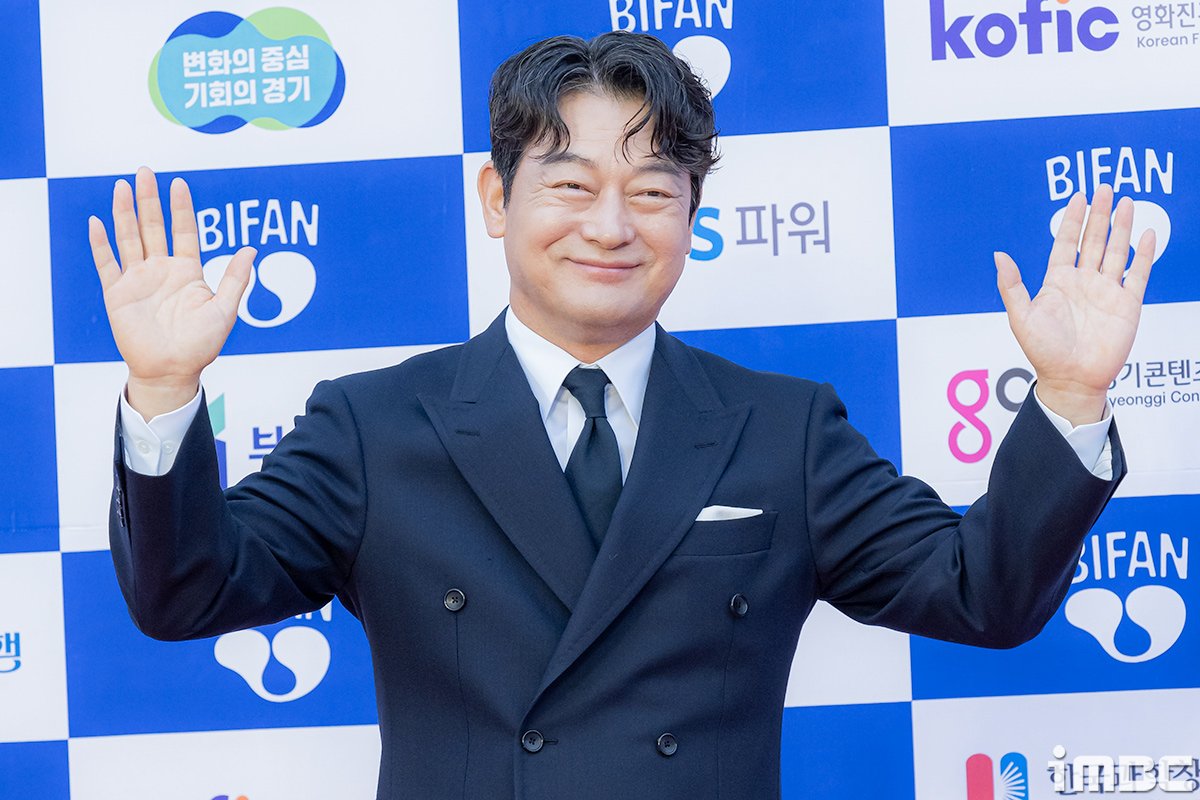 [단독] '파수꾼' 조성하X이제훈 부자, '승산있습니다'로 재회(종합)
#조성하 #ChoSeongHa #이제훈 #LeeJehoon #재회 
#승산있습니다 #SBS드라마 #금토드라마 #iMBC연예 

배우 조성하가 이제훈과 다시 한번 호흡을 맞춘다. 과거 '파수꾼'에서 부자지간으로 연기 호흡을 펼쳤던 두 사람이 새 작품에서