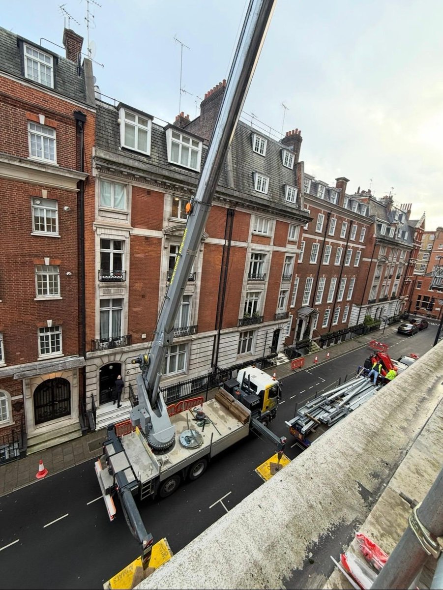 TotalLifting's tweet photo. Our nimble AK46 required a road closure for this project in central London. 

We organised it on this contract lift to make the process a smooth one. A necessity for lifting steelwork for this building refurbishment.

#TotalLiftingServices #BockerAK46 #RoadClosure #SteelLift https://t.co/yytxzNwKFv