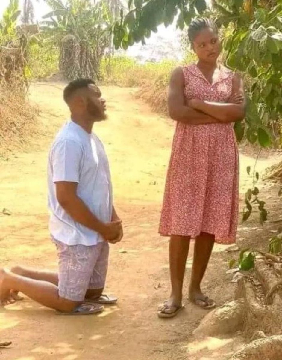 PlotPlugUg's tweet image. After gifting her , you will still kneel for susu yet there is a guy who does nothing but gets all the styles