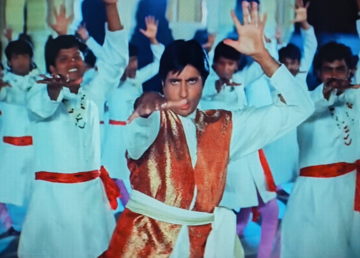 インド映画に出てくる集団ダンスって、どういう発想からこの振りが出てくるの？ってのが多くて変に後からジワるんですよね🤣

こんなのをBGMにしながら現像している今日この頃です。