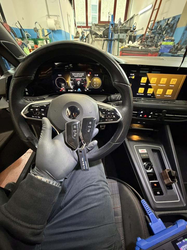 VW Golf 8 GTI Meake Dealer key 🔑 and writing ✍️ a key used other car VW golf only with KEYDIY KD-X