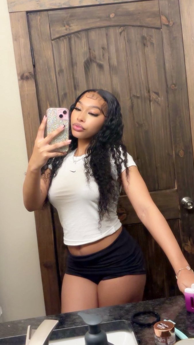 ari janea tweet media