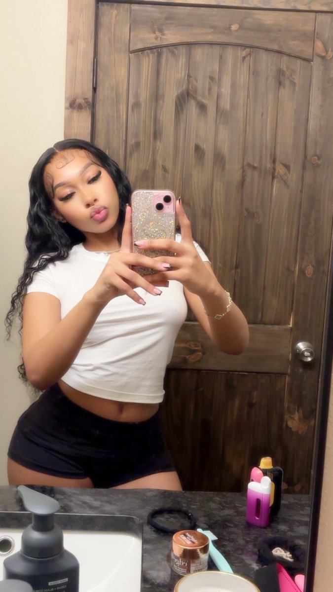 ari janea tweet media