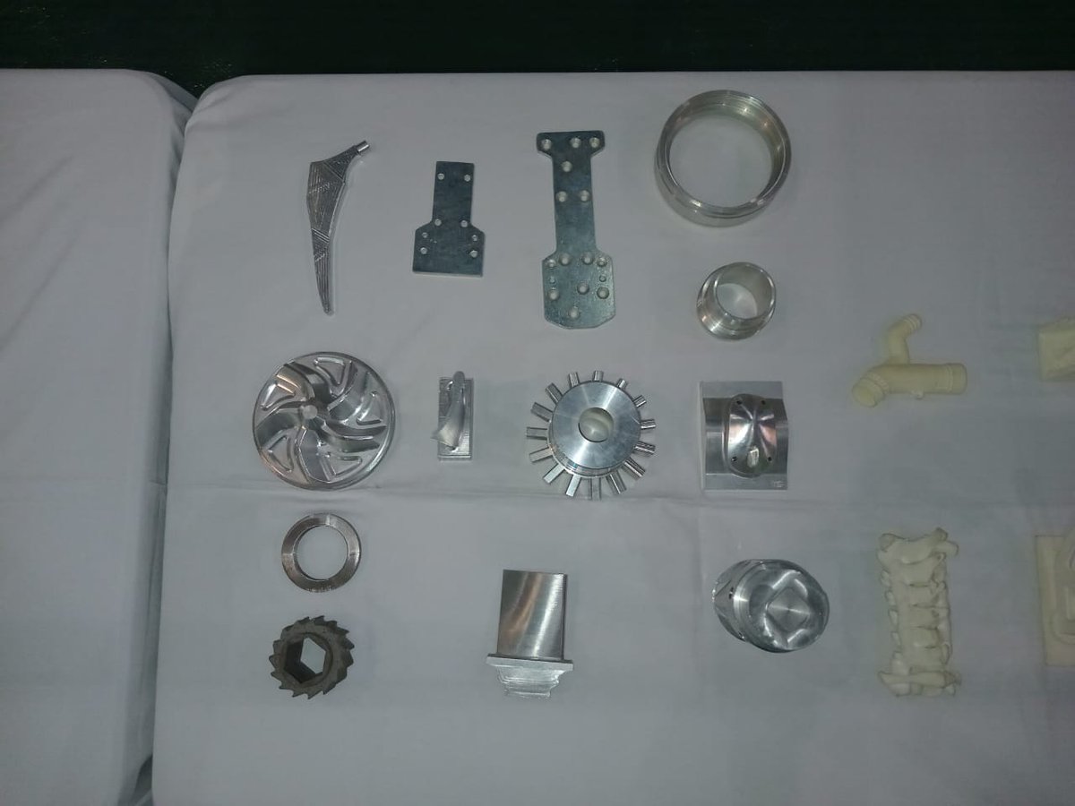 CENTRECRTI's tweet photo. Photos des préparatifs du stand du Centre à la 1ʳᵉ édition du Salon de l’industrie #mécanique de la sous-traitance et des pièces de rechange (#Mechanica_Algérie), qui débute aujourd’hui et se poursuit jusqu’au 12 février 2026 au Centre de conventions d’#Oran
#CRTI #algerie https://t.co/IKOluFh8cp