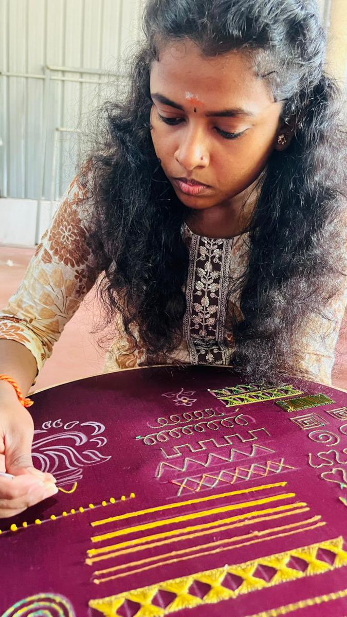 vavuniyafa's tweet photo. At Vavuniya Fashion Academy, Aari work classes are being conducted successfully. Along with Aari work, Beauty Culture and Tailoring classes are also progressing very well. 
#vavuniya #vavuniyatown #aariworkclass #makeupclass #sewingclass https://t.co/r3OBEKx3uR