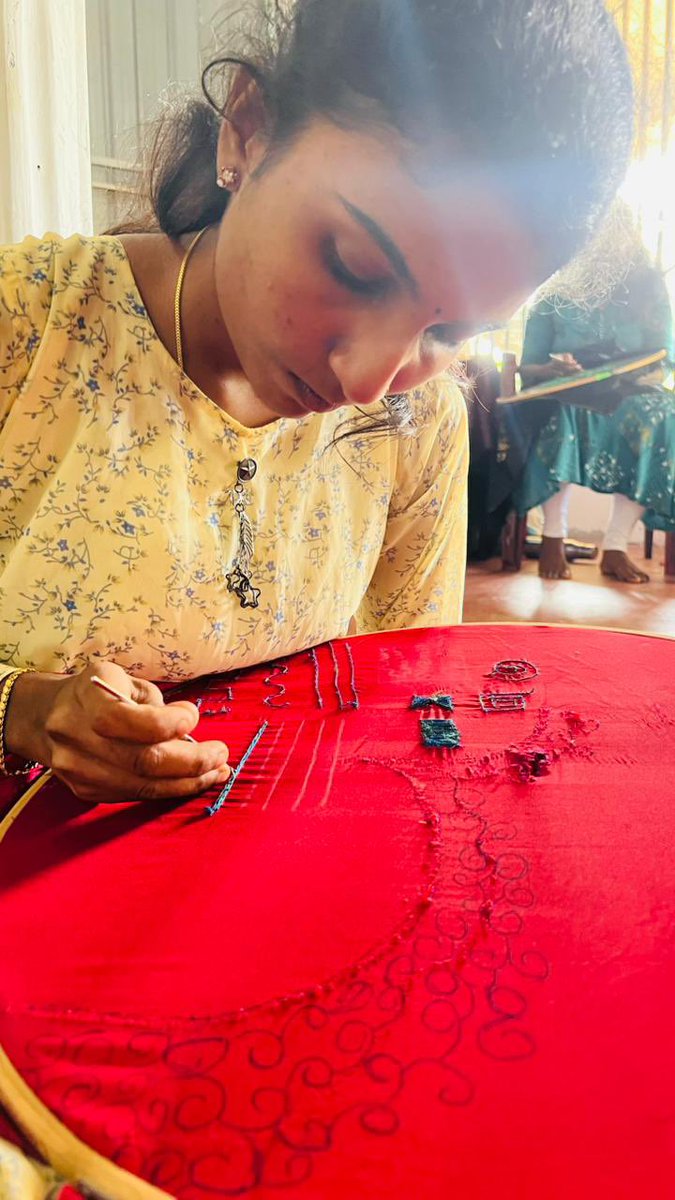 vavuniyafa's tweet photo. At Vavuniya Fashion Academy, Aari work classes are being conducted successfully. Along with Aari work, Beauty Culture and Tailoring classes are also progressing very well. 
#vavuniya #vavuniyatown #aariworkclass #makeupclass #sewingclass https://t.co/r3OBEKx3uR
