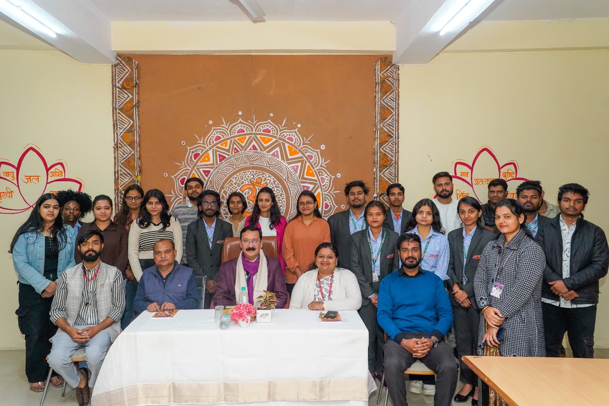 MCU_MassComm's tweet photo. विभाग के अध्यक्ष प्रो.संजय द्विवेदी LNCT विश्वविद्यालय, भोपाल में 'भारतीय ज्ञान परंपरा' पर आयोजित संवाद में मुख्यवक्ता के रूप में शामिल हुए। यह संवाद हमारी सांस्कृतिक चेतना, बौद्धिक विरासत और राष्ट्रब��ध को नई दृष्टि देता है।

#भारतीय_ज्ञान_परंपरा
#संजय_द्विवेदी
#SANJAY_DWIVEDI https://t.co/GmmpebuubU
