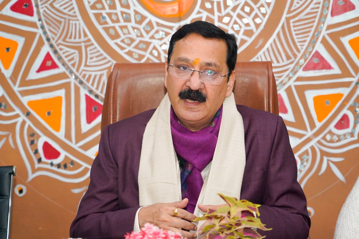 MCU_MassComm's tweet photo. विभाग के अध्यक्ष प्रो.संजय द्विवेदी LNCT विश्वविद्यालय, भोपाल में 'भारतीय ज्ञान परंपरा' पर आयोजित संवाद में मुख्यवक्ता के रूप में शामिल हुए। यह संवाद हमारी सांस्कृतिक चेतना, बौद्धिक विरासत और राष्ट्रब��ध को नई दृष्टि देता है।

#भारतीय_ज्ञान_परंपरा
#संजय_द्विवेदी
#SANJAY_DWIVEDI https://t.co/GmmpebuubU