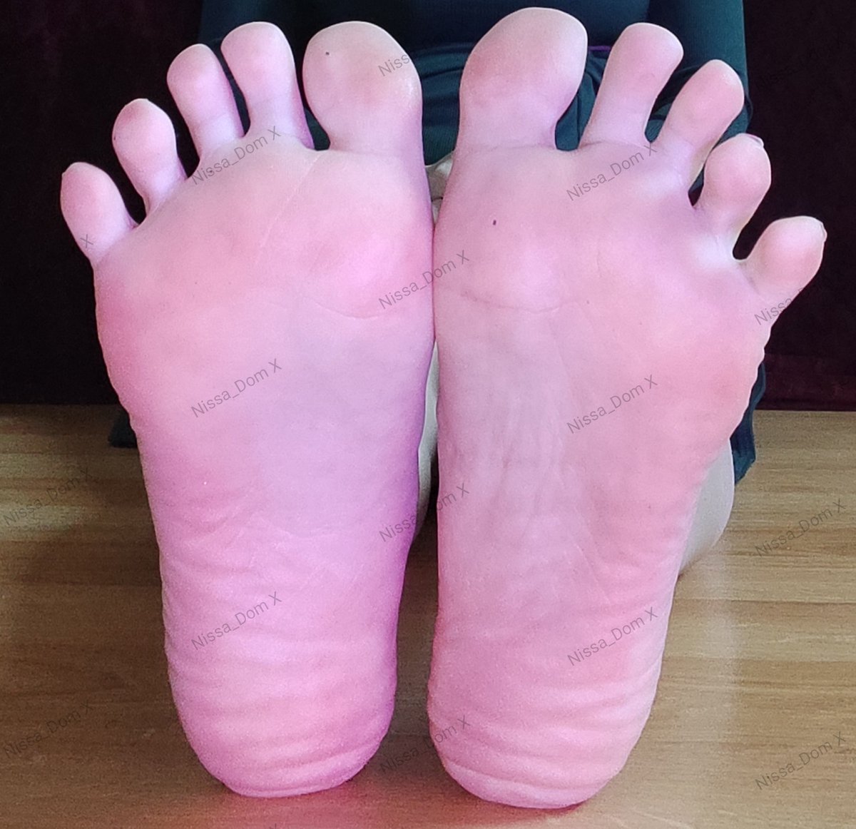 Nissa_Dom's tweet photo. Disponible pour une séance foot fétiche à Lille, photo et vidéo personnalisées 

@Brun0Parent @rt_feet_domina @RtdomF @RtdomF @rtfeetslave1 

#footfetısh #feetworshi̇p #bdsm #slave #moneyslave #soumis https://t.co/seJRPGHp8A