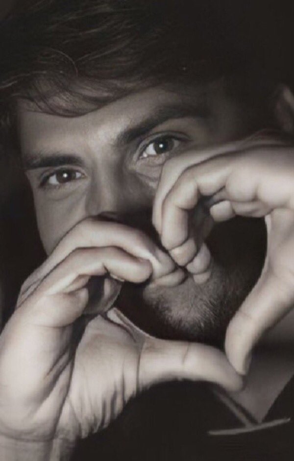 Sei di quei pochi che sanno gestire il meraviglioso abbinamento di una testa dura con gran cuore ♥️ 
Buongiorno a te, Daniele🫶 e alla tua polpetta prelibata 🐶🤗 #ddm