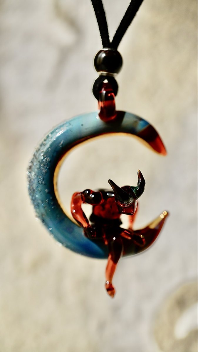 月🌙から見下ろす

赤鬼、青鬼🤣

＃ガラス　＃glass  ＃妖怪　＃玻璃