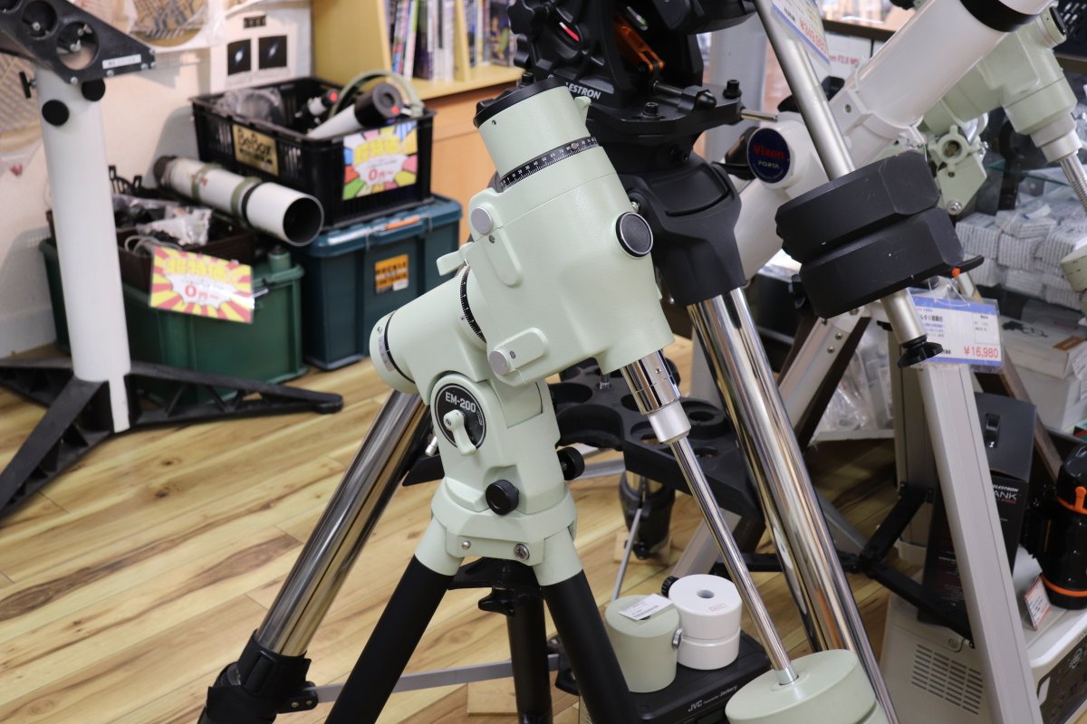EM-200Temma2Mの中古品が2台になりました。
どちらも綺麗でメタル三脚、パソコンケーブル、オートガイドケーブル付きです。1台はBLタイプです。
