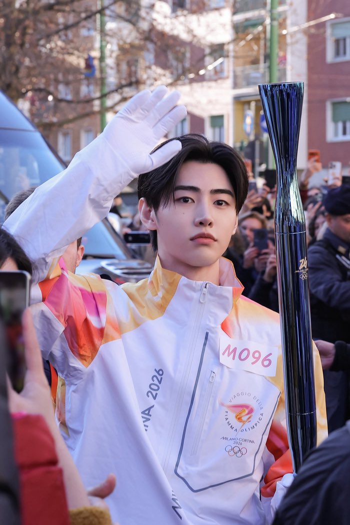 AsiaEnhypen's tweet image. ARTICLE | 260210

K-pop Idol Who Carried the Milan Olympic Torch Was Once a Figure Skater

Sunghoon of the group ENHYPEN took on the role of an honorary ambassador for the 2026 Milan–Cortina Winter Olympics under the Korean Sport &amp;amp; Olympic Committee, successfully showcasing a…