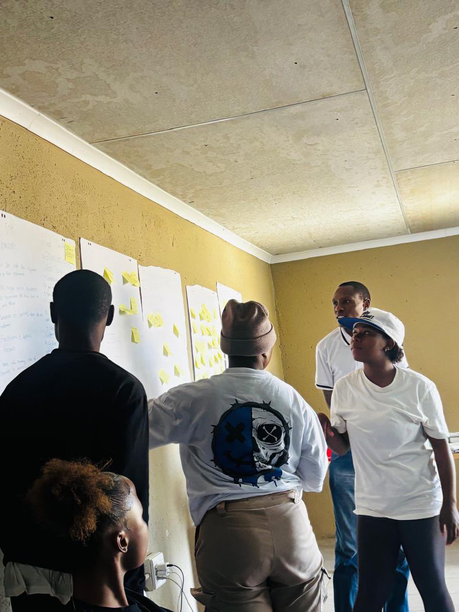 equal_education's tweet photo. [Facilitator Training] 📑🧑‍🧑‍🧒‍🧒 We had a productive weekend with our National Organising team! Our two day training for new facilitators in KZN and Limpopo was a success. Day 1: We explored who we are as Equal Education. Day 2: We dived into our values and policies.#EEHumans https://t.co/dt2L3kuVIb