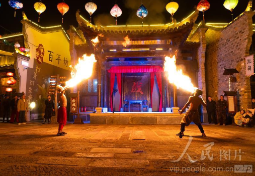 This_is_Chizhou's tweet photo. On Feb 9, 2026, intangible cultural heritage shows including Nuo Opera and fish lantern dance wowed visitors at Nuoxian Town, Guichi, Chizhou, Anhui. https://t.co/Z3zq70UhKG