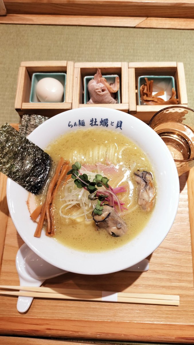 hym800's tweet photo. オーディション終わりー！
ふぁー☀
なんか食べたことないもの食べたくなって牡蠣ラーメン！牡蠣と貝のダシやって。
オー濃厚！味わったことのない味。

うん。
こうならなあかんねやな。 https://t.co/7qbcZ34nVE